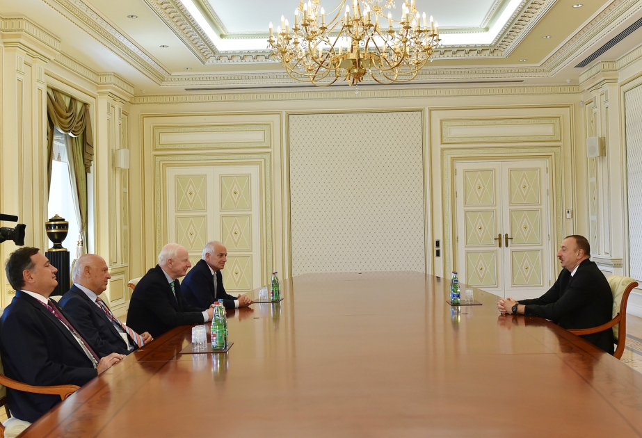 Президент Азербайджана Ильхам Алиев принял делегацию во главе с президентом Европейских Олимпийских комитетов ВИДЕО