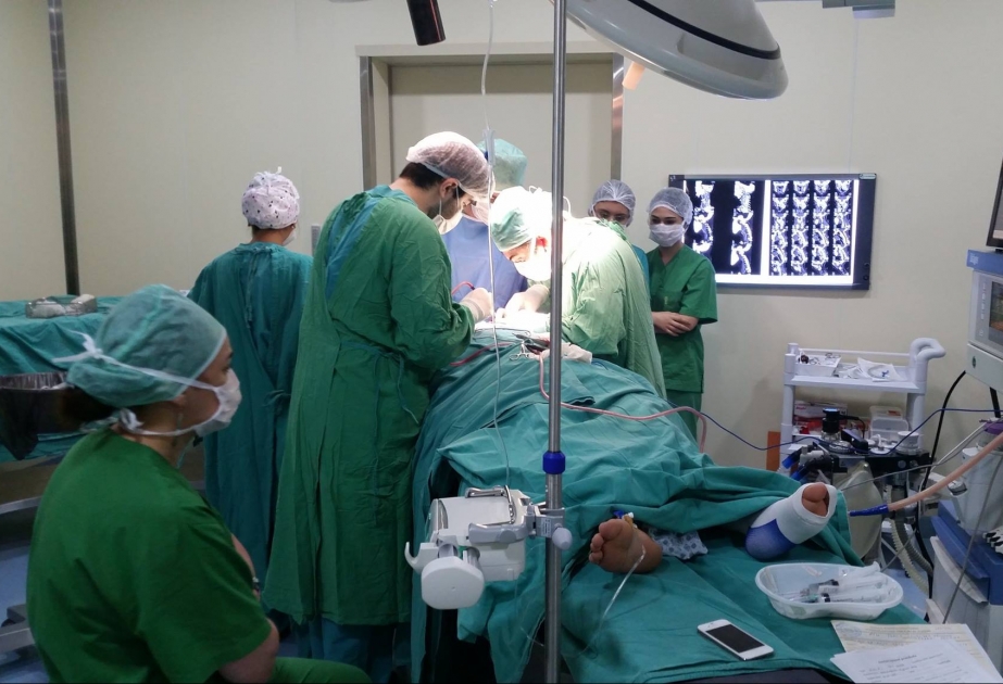 Azərbaycan Tibb Universitetində mürəkkəb şiş əməliyyatı uğurla icra olunub