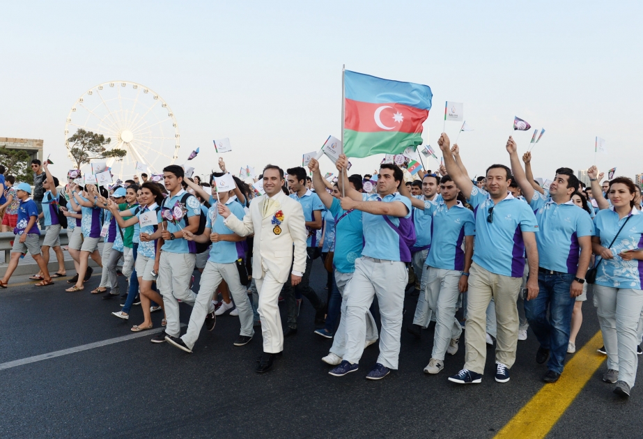 Baku-2015: Parade aserbaidschanischer Sportler und Volontäre VIDEO