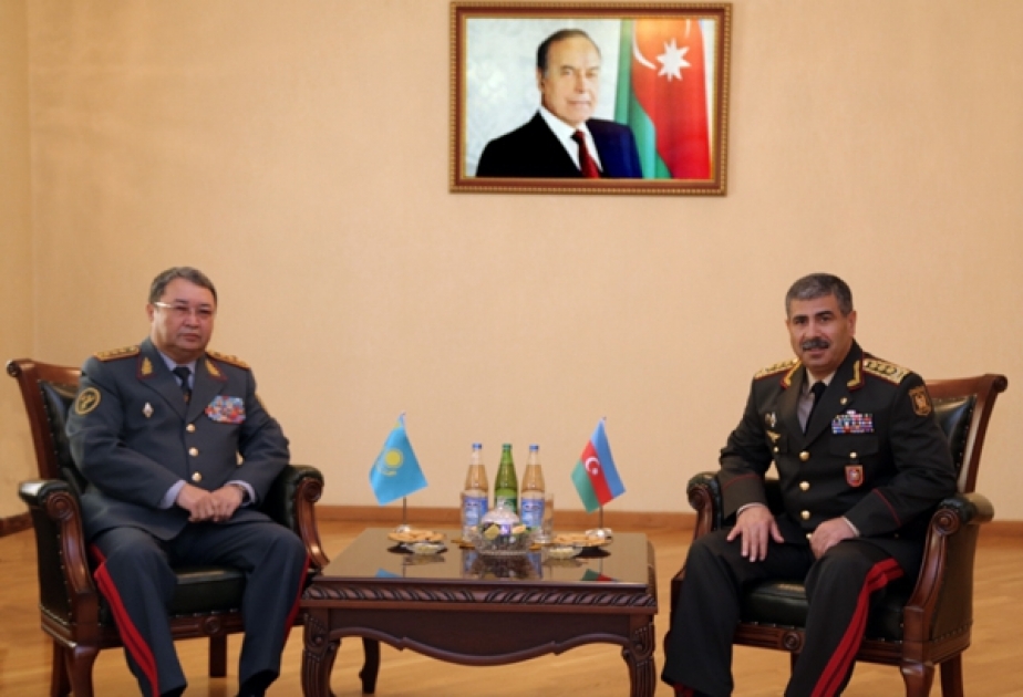 Azerbaijan, Kazakhstan discuss military cooperation prospects