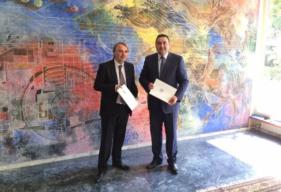 L’Azerbaïdjan a présenté les documents originaux sur l'adhésion à la Convention relative aux transports internationaux ferroviaires