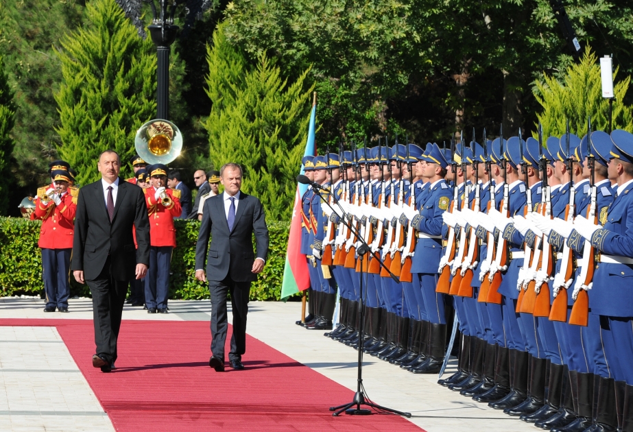 Offizieller Empfang des Präsidenten des Rates der Europäischen Union Donald Tusk in Baku VIDEO