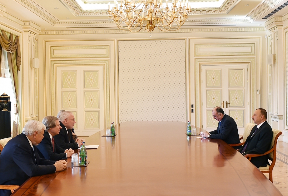 Entretien du président azerbaïdjanais Ilham Aliyev avec les co-présidents du Groupe de Minsk de l'OSCE VIDEO