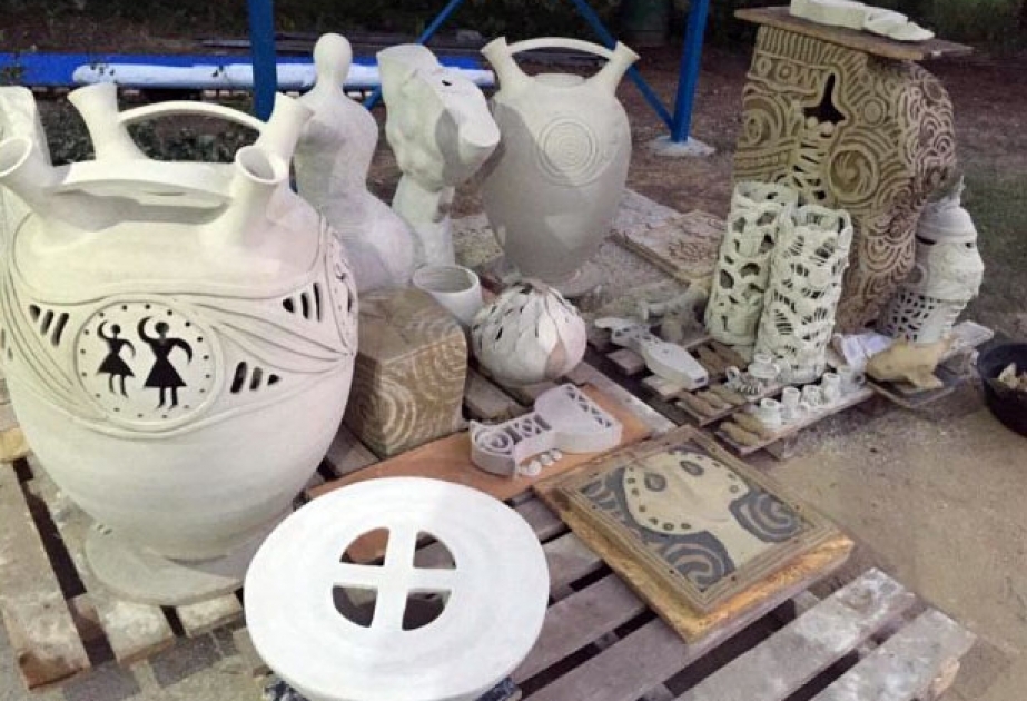 В Международном арт-лагере «Cucuteni 2015» в Молдове приняли участие керамисты из Азербайджана