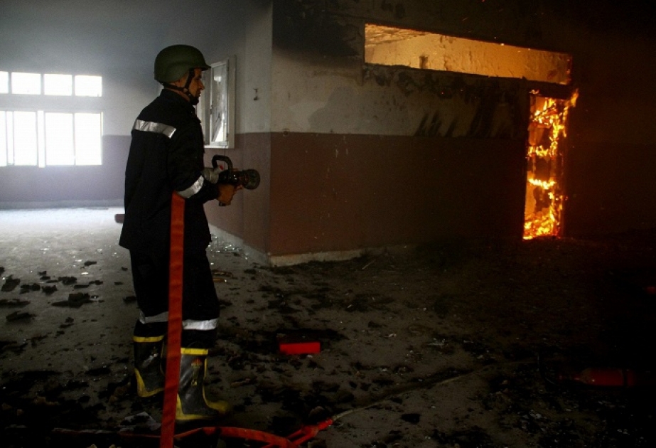 24 Menschen sterben bei Brand in Möbelfabrik im Norden Kairos