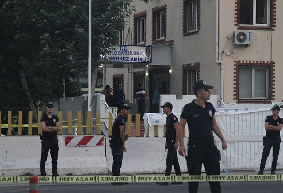 Türkiyənin Adana vilayətində PKK terrorçuları polis idarəsinə silahlı hücum ediblər VİDEO
