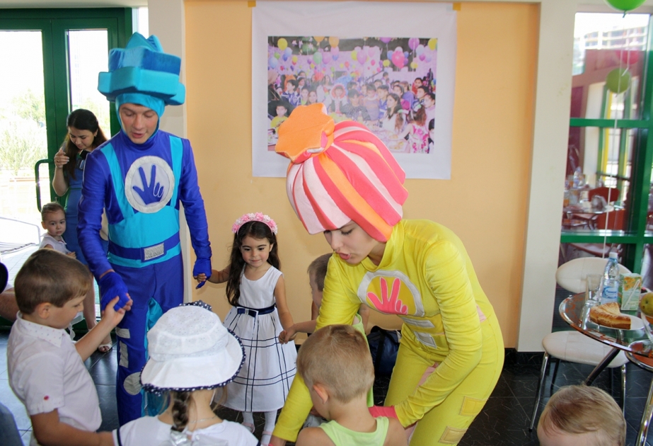Children of "Drujba" Kindergarten in Astrakhan receive presents from Heydar Aliyev Foundation