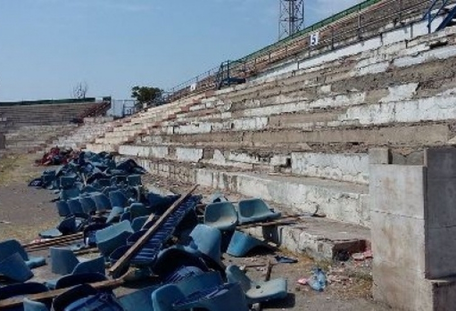 На стадионе «Кяпаз» в Гяндже ведутся ремонтные работы
