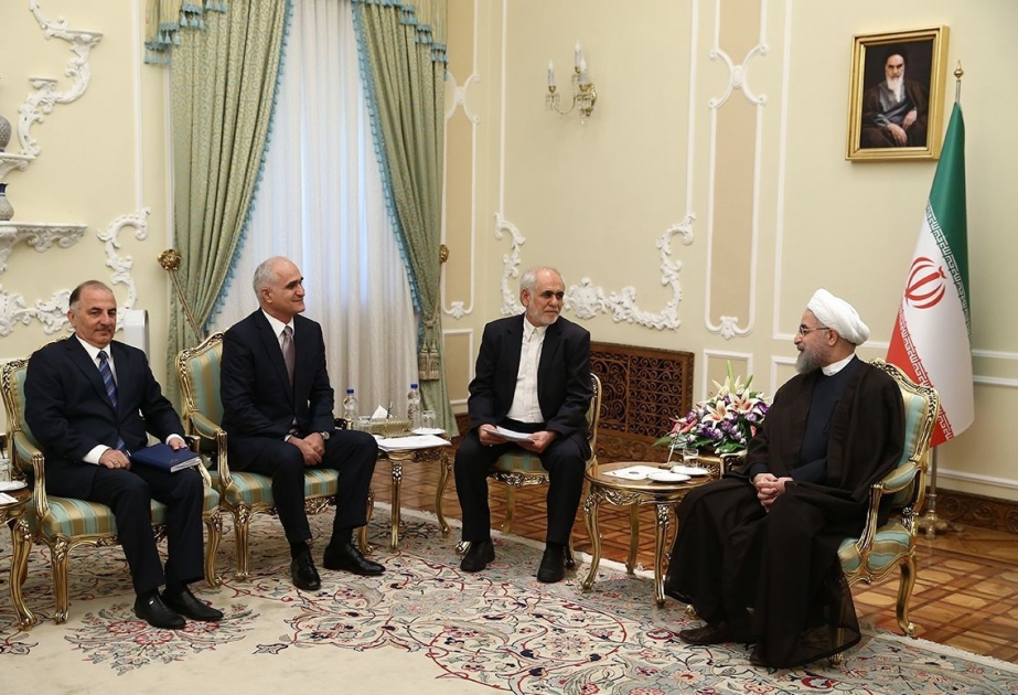 Präsident Hassan Rouhani: Iran legt in seiner Außenpolitik großen Wert auf Entwicklung von Beziehungen zu Aserbaidschan