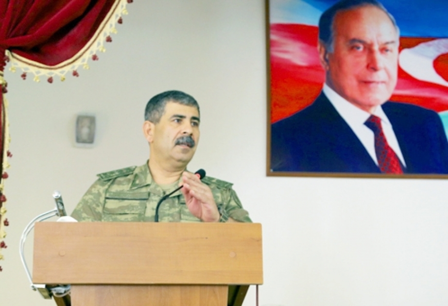 Cəbhə bölgəsindəki hərbi hissələrin döyüş hazırlığını yoxlayan müdafiə naziri zabit heyətləri ilə toplantılar keçirib VİDEO