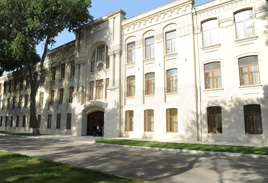 Минздрав Азербайджана дал старт оповещению директоров аптек о новых ценах на лекарства путем SMS