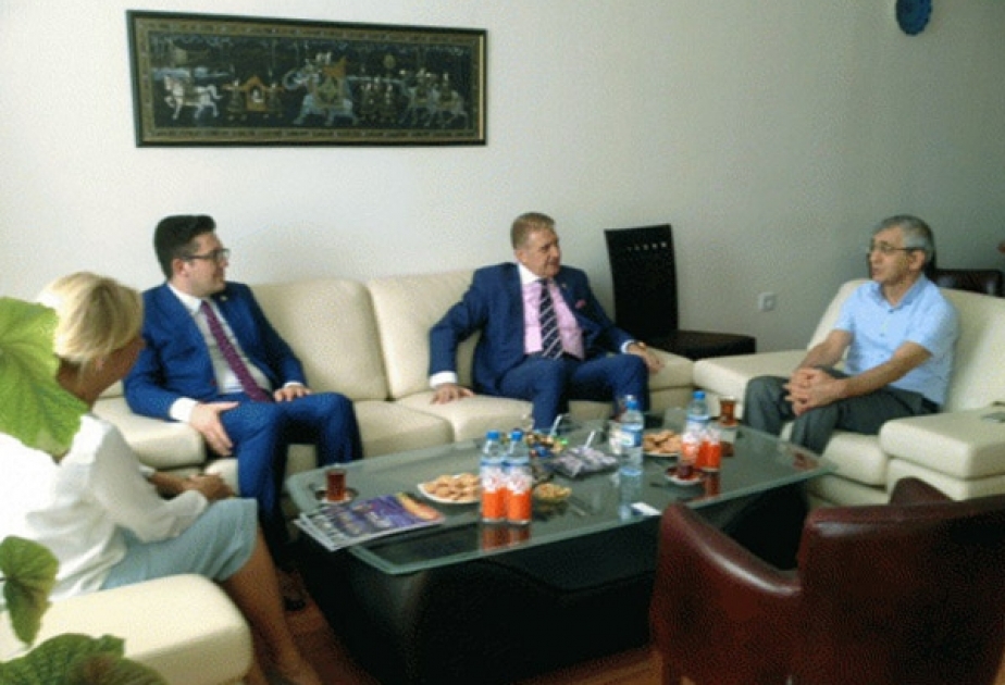 Eurasian University Union President visits Khazar University