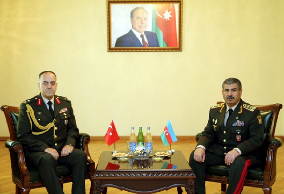 Müdafiə naziri Türkiyənin hərbi attaşesi ilə görüşüb