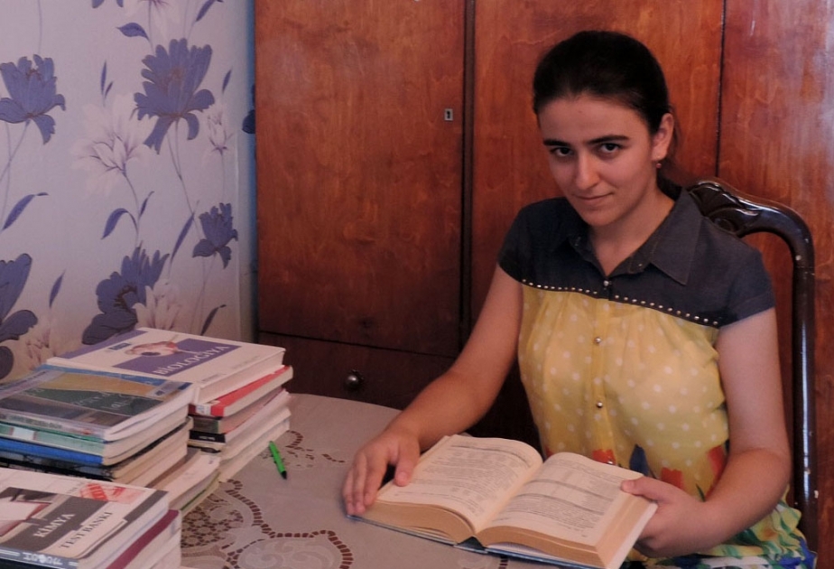 Выпускница полной средней школы хачмазского села Асланоба продемонстрировала высший результат на приемных экзаменах