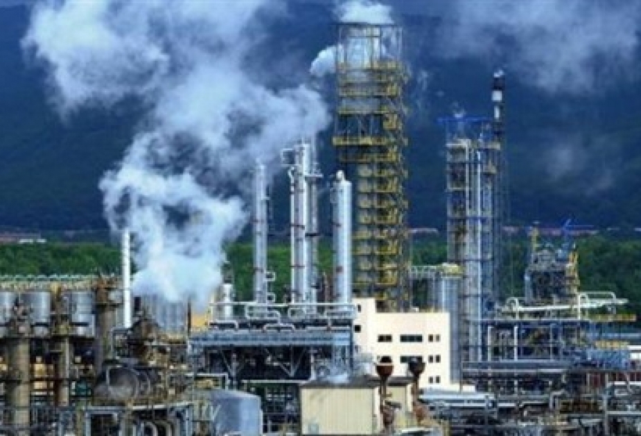 В Чехии горит нефтеперерабатывающий завод