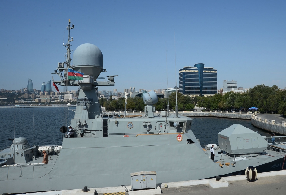 In Baku fand ein Ausflug von Journalisten in die Schiffe der Kaspischen Flottille der russischen Kriegsmarine statt
