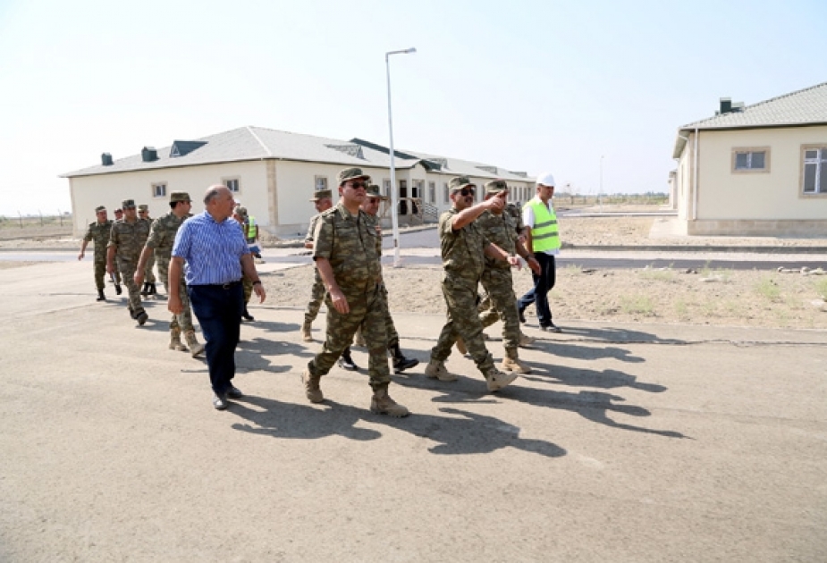 Министр обороны посетил воинские части в прифронтовой зоне