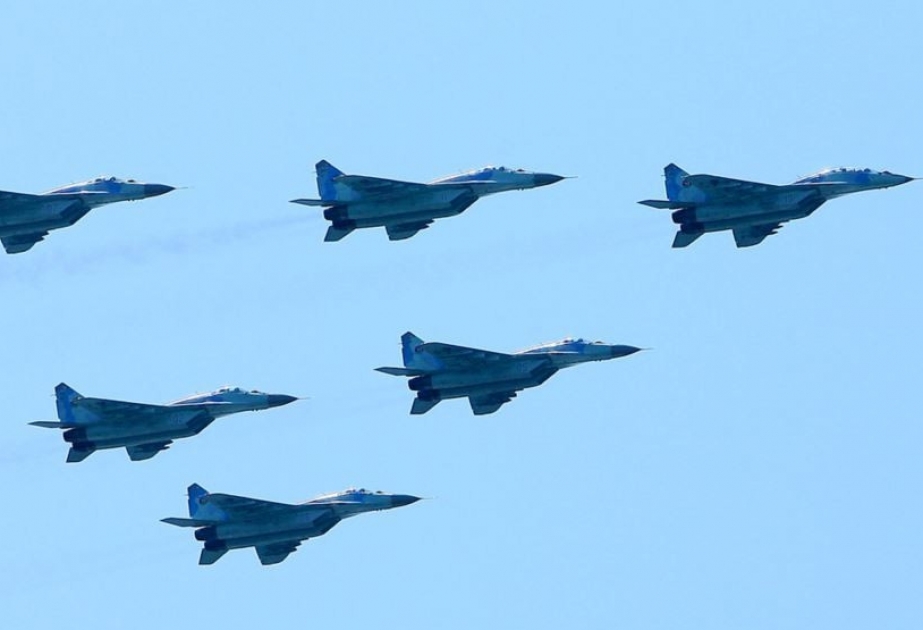 Военно-воздушные силы проводят учебно-тренировочные полеты