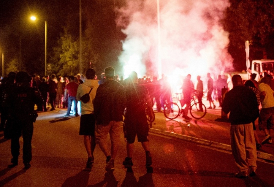 German police clash with far right outside refugee center