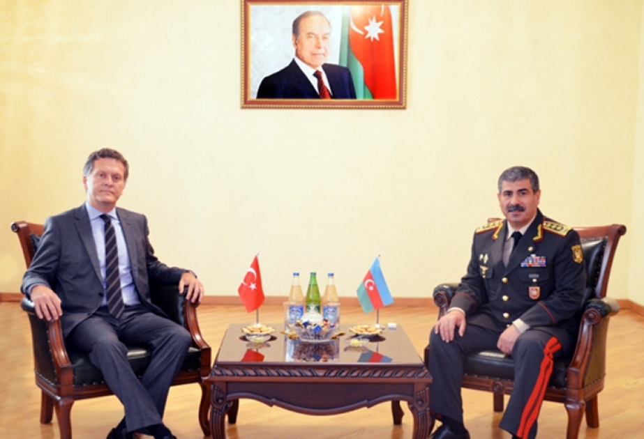 Zakir Hassanov a discuté avec l'ambassadeur turc la coopération visant le développement des forces armées d'Azerbaïdjan et de Turquie