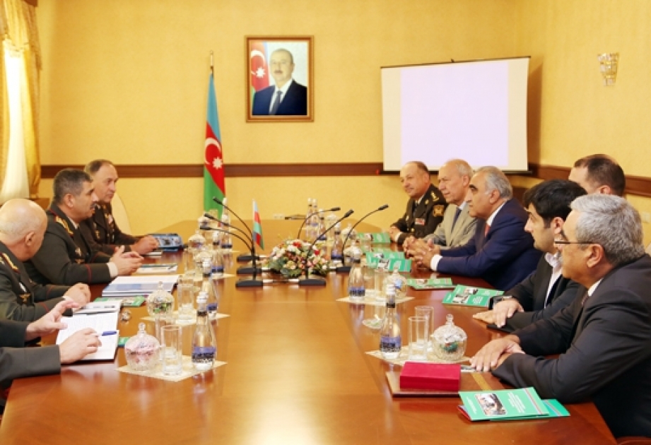Müdafiə naziri ictimaiyyətin bir qrup nümayəndəsi ilə görüşüb
