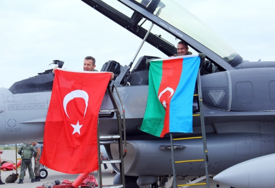 Another group of Turkish Air Force engineering-technical staff arrive in Azerbaijan to participate in TurAz Falcon 2015 exercises VIDEO