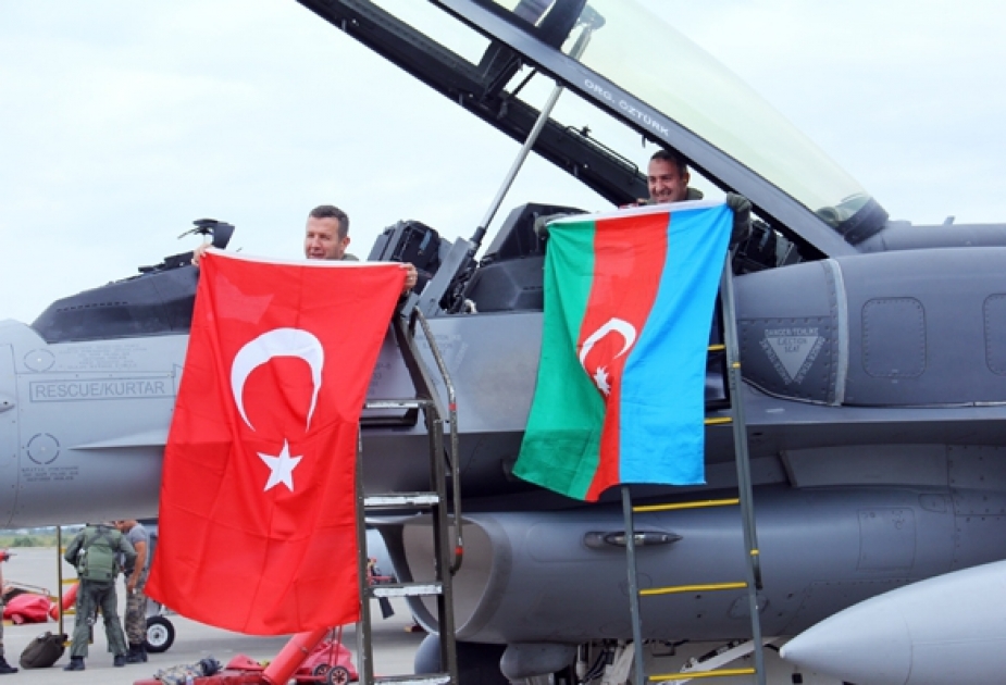 Eine weitere Gruppe von Ingenieuren und Technikern der türkischen Luftwaffe kommt in Aserbaidschan an, um an den Übungen „TurAz Qartali-2015“ teilzunehmen VIDEO