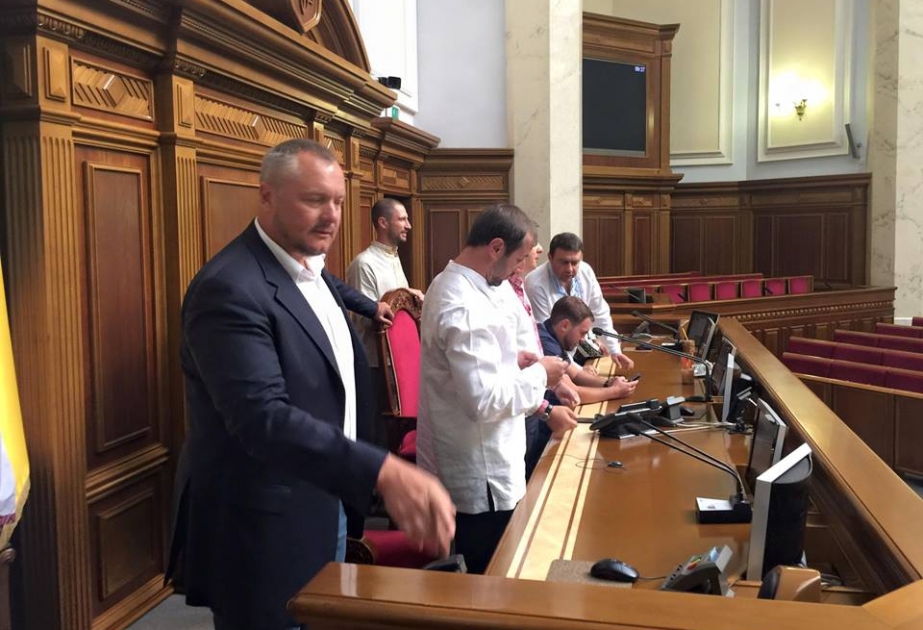 В Верховной Раде Украины заблокировали трибуну
