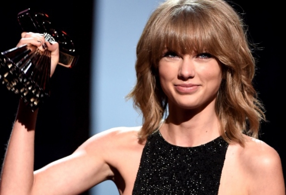 MTV Video Music Awards: Taylor Swift picks up four prizes VIDEO