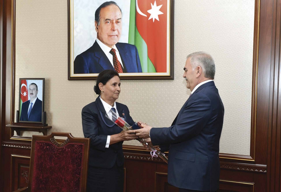 Naxçıvan Muxtar Respublikası Ali Məclisində orden, medal və fəxri adların təqdimat mərasimi keçirilib