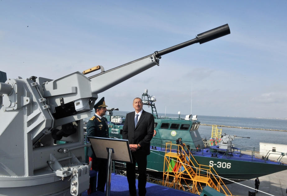Le président de la République s'est familiarisé avec le nouveau bateau de garde-côtes de la Garde côtière du Service frontalier d'Etat VIDEO