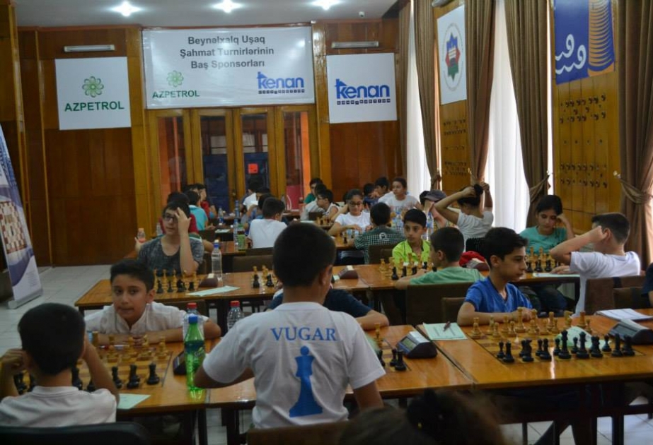 Schachspieler aus Aserbaidschan und Usbekistan kämpfen im internationalen Festival „Baku Open 2015”