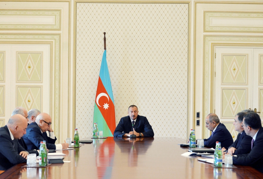 Unter dem Vorsitz des Präsidenten von Aserbaidschan Ilham Aliyev hat eine Sitzung gewidmet den Wirtschaftsfragen und Vorbereitungsarbeiten für den Staatshaushalt für 2016 stattgefunden VIDEO