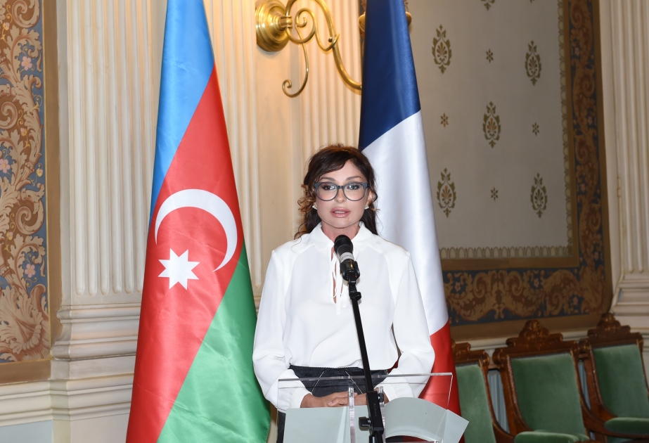 Parisdə “Dini tolerantlıq: Azərbaycanda birgə yaşamaq mədəniyyəti” mövzusunda konfrans keçirilibAzərbaycanın birinci xanımı Mehriban Əliyeva konfransda iştirak edib