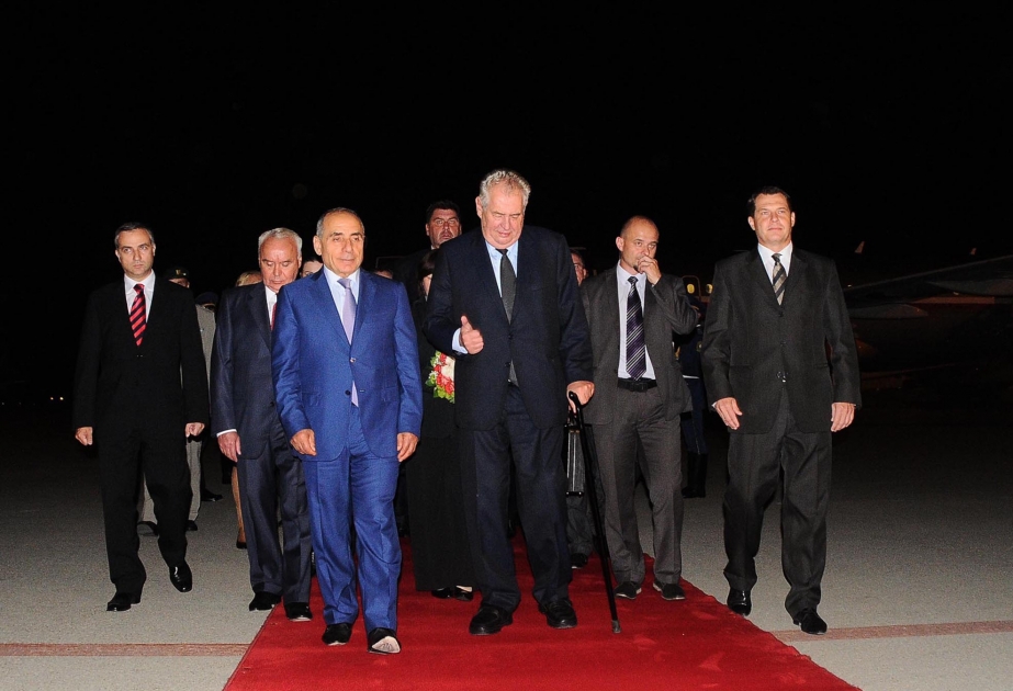 Le président tchèque Milos Zeman arrive en Azerbaïdjan pour une visite officielle
