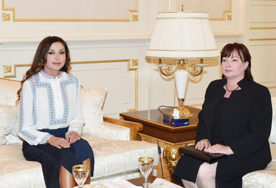 سيدة اذربيجان الاولى تلتقي سيدة التشيك الاولى