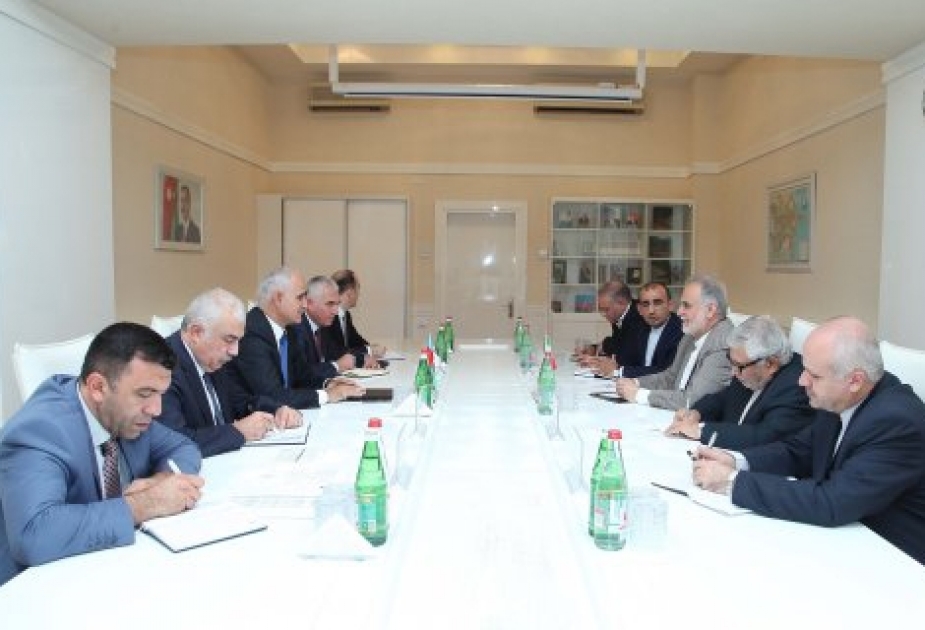 Azerbaijani Minister of Economy and Industry meets Iranian delegation