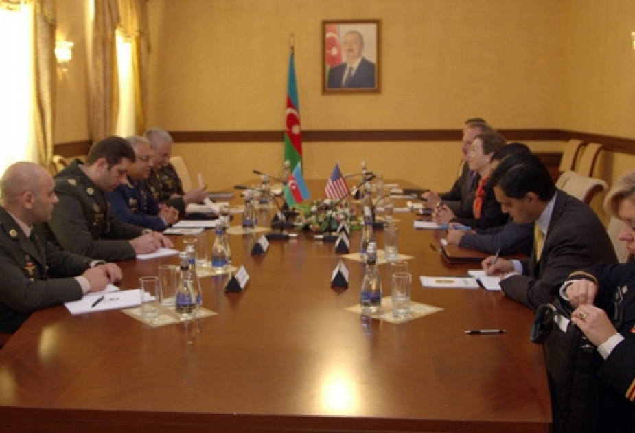 Une représentante du ministre américain de la défense a été au Ministère de la Défense de l'Azerbaïdjan