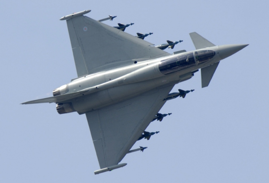 Истребители Eurofighter в небе над Балтией