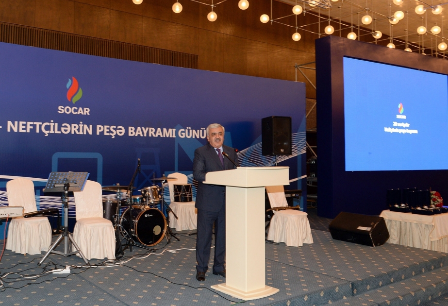 石油工人节日庆祝仪式隆重举行