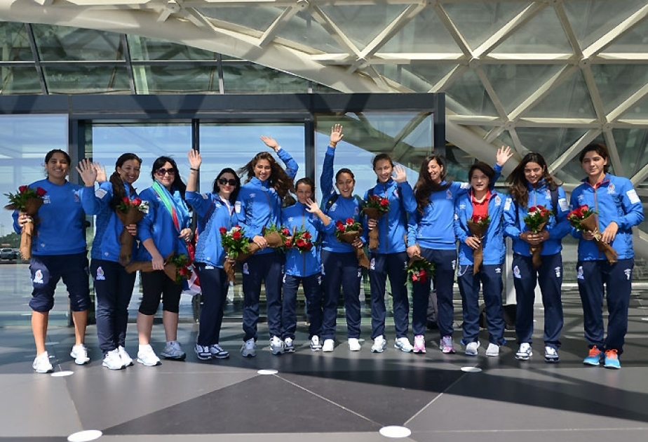 Avropa çempionatının ilkin seçmə mərhələsində uğurla çıxış edən futbolçularımız Vətənə qayıdıblar
