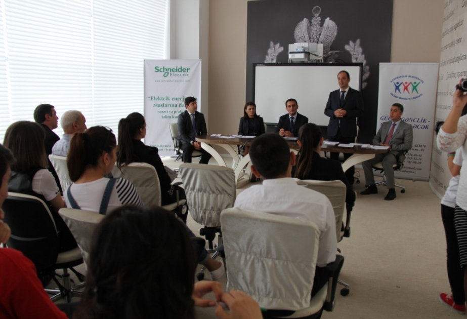 "Schneider Electric" şirkəti Azərbaycanın bölgələrində elektrik işinin əsasları üzrə təlim kursları təşkil edib