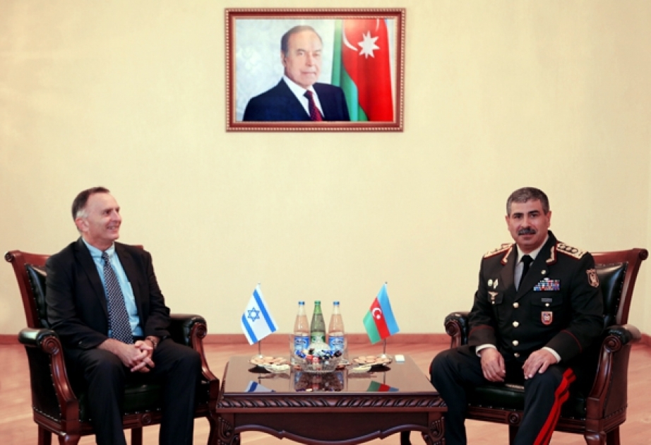 阿塞拜疆国防部长接见以色列驻我国大使