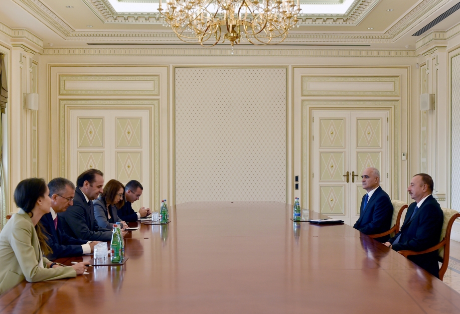 Aserbaidschans Präsident Ilham Aliyev hat eine Delegation um den stellvertretenden Ministerpräsidenten von Serbien empfangen VIDEO