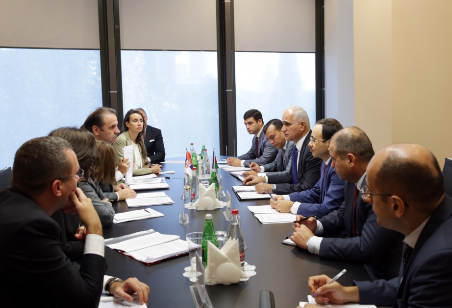 وزير الاقتصاد والصناعة يلتقي أعضاء الوفد الصربي