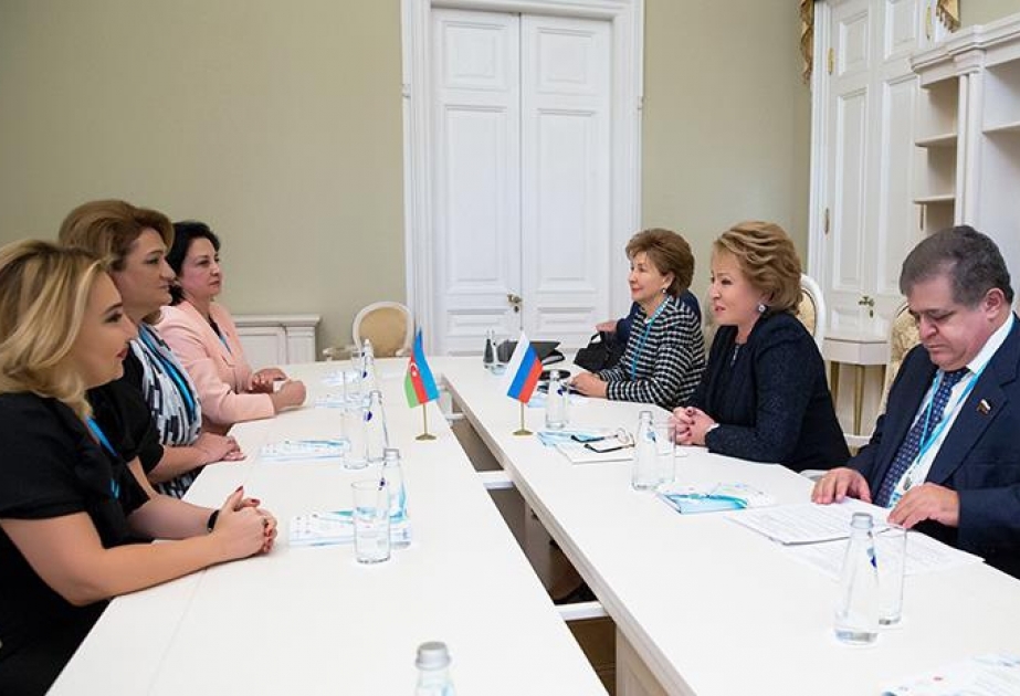 阿塞拜疆的家庭、妇女和儿童事务国家委员会主席希然•胡赛诺娃会见俄联邦会议委员会主席瓦伦蒂娜•马特维延科