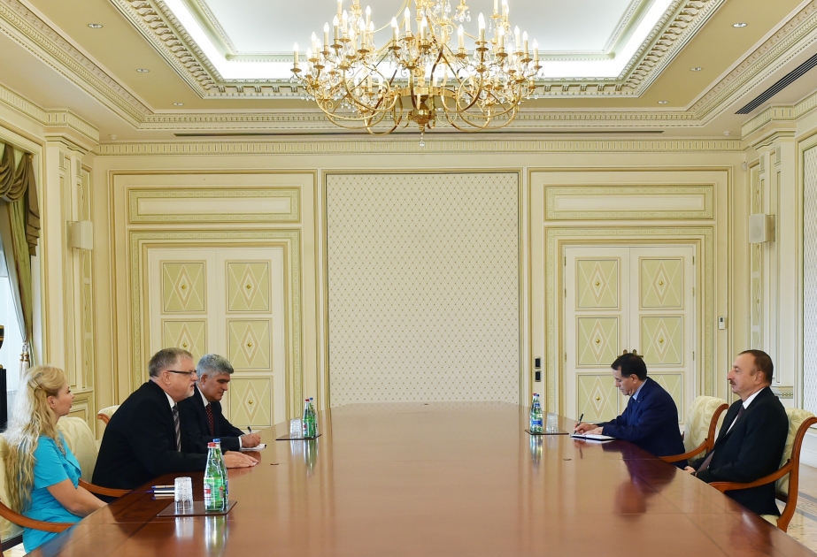 Le président azerbaïdjanais Ilham Aliyev s'entretient avec une délégation menée par le représentant spécial de l'UE pour le Caucase du Sud VIDEO
