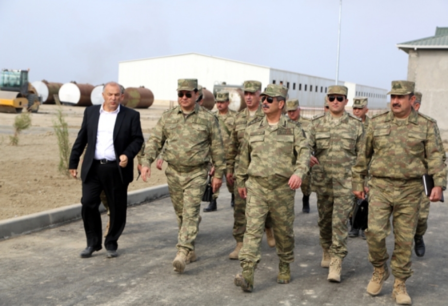 Müdafiə naziri cəbhə bölgəsində yeni tikilən hərbi hissələrdə inşaat işlərinin gedişini yoxlayıb