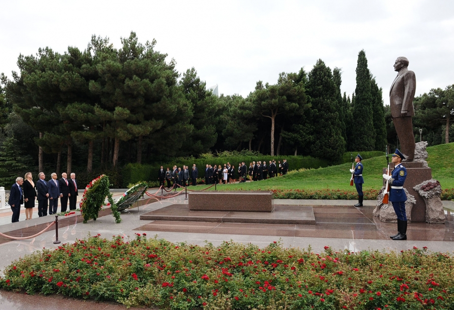 Hommage à la mémoire du leader national Heydar Aliyev et des patriotes