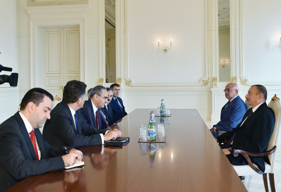 Aserbaidschans Präsident Ilham Aliyev hat eine Delegation um den Zoll- und Handelsminister empfangen VIDEO